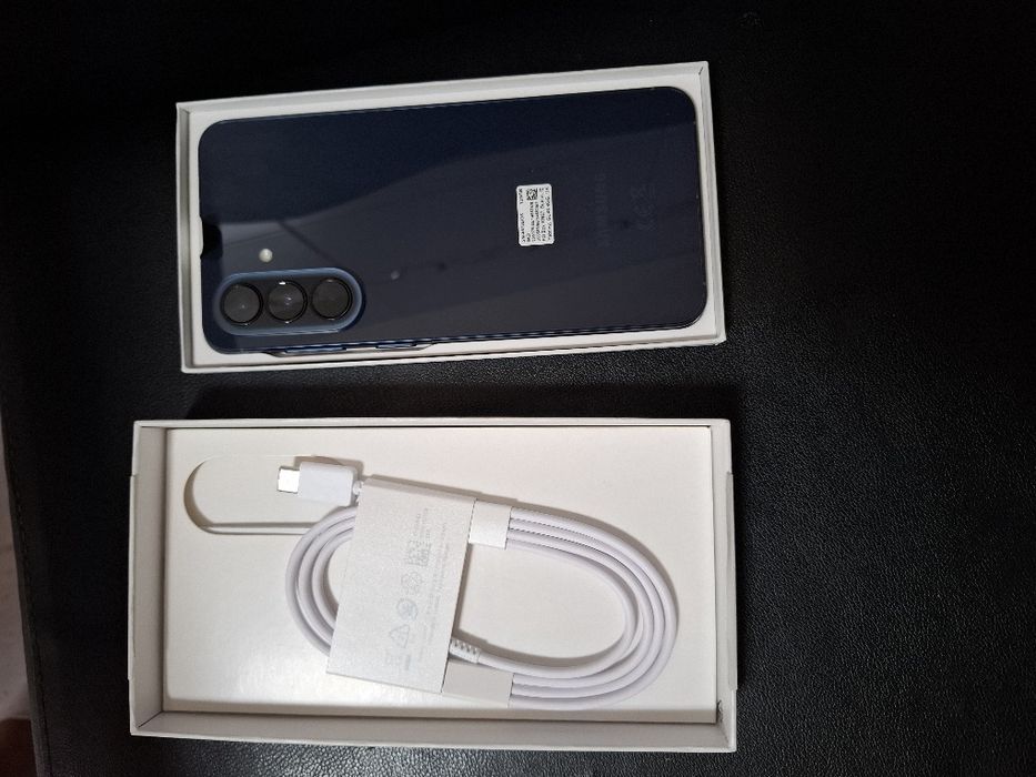 Vând samsung A57 nou nefolosit