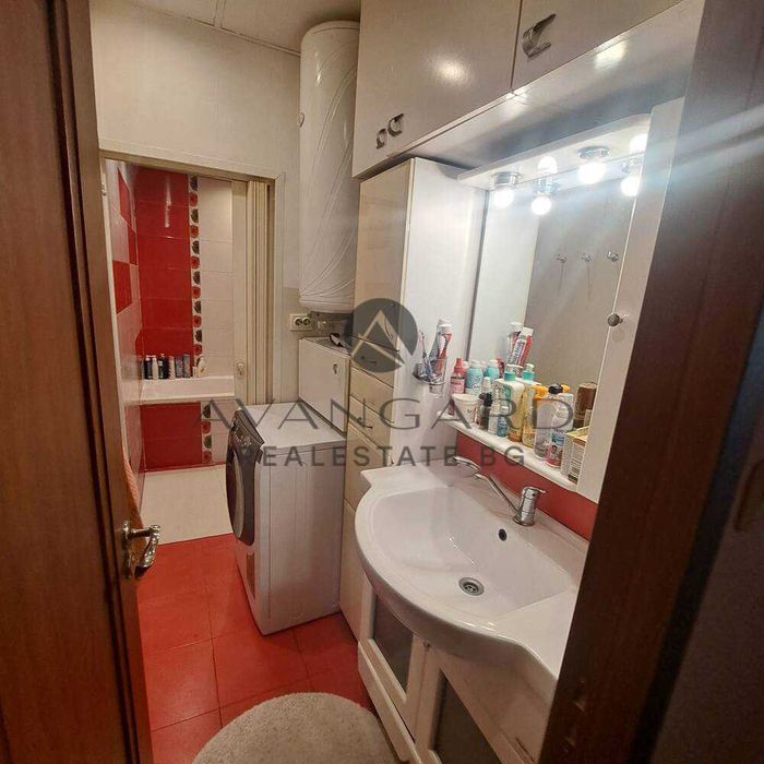 Продава се Тристаен апартамент в Пловдив, Кючук Париж - 87 кв.м за 1943 €/кв.м - Снимка #8