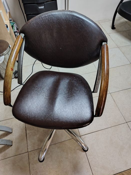 Професионален фризьорски стол