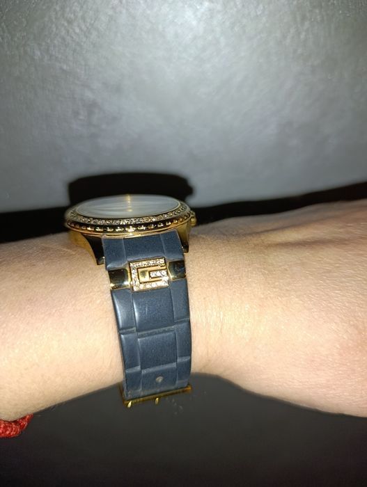 Часовник Guess в перфектно състояние