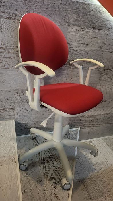 Офис  стол  бял.