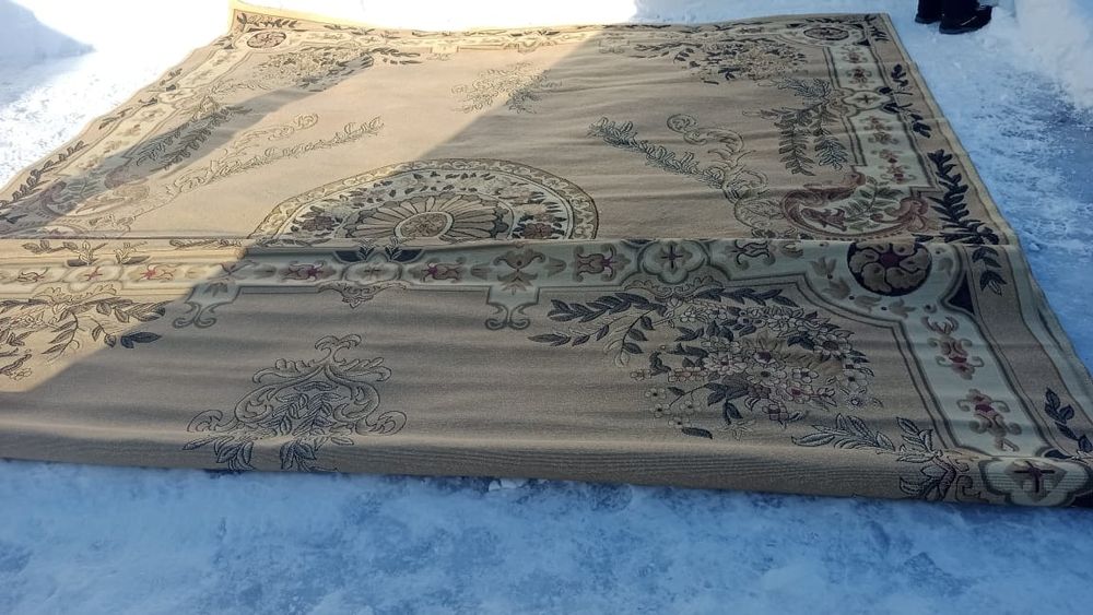 Продам ковёр 5 на 4  Адрес  возле СШ 1