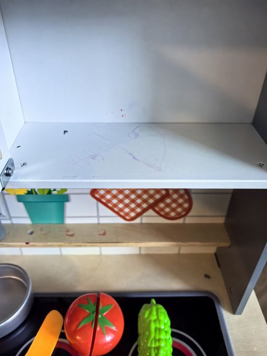 Детски дървена кухня и комплект за почисване