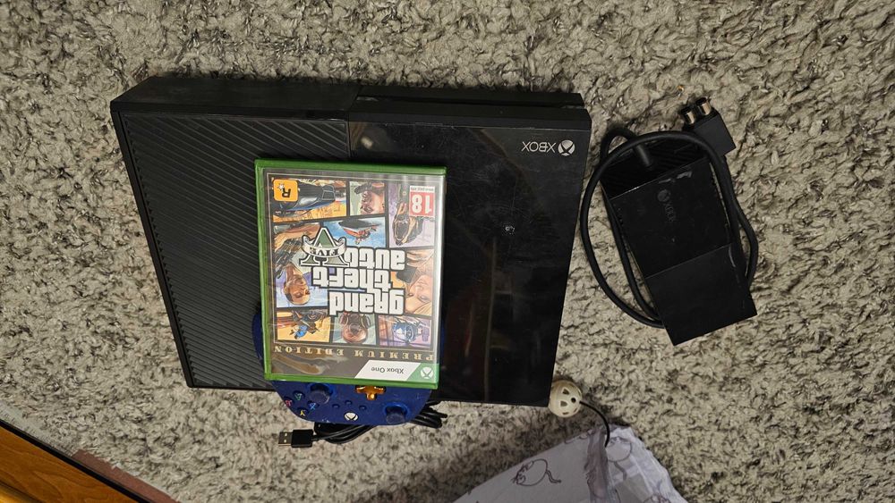 Xbox one, xboxone complet + 1 joc cadou GTA Grand theft auto 5 gta V