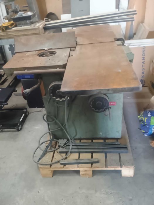 Дърводелска пет операционна машина