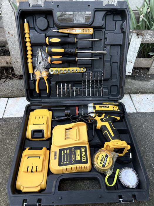 Акумулаторен винтоверт марка DEWALT , нов