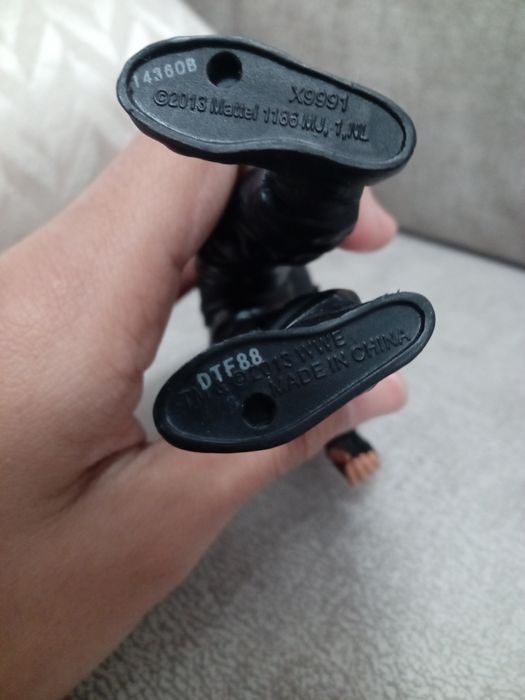 Фигурка романа рейнса