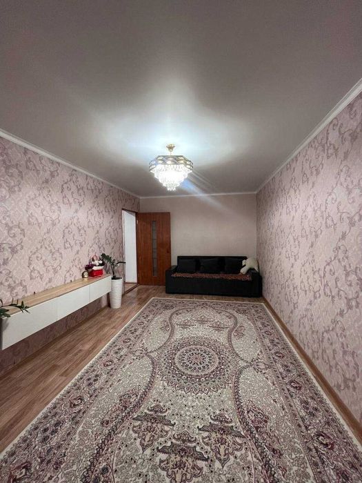 Продаётся 1 - комнатная квартира в 12 микрорайоне