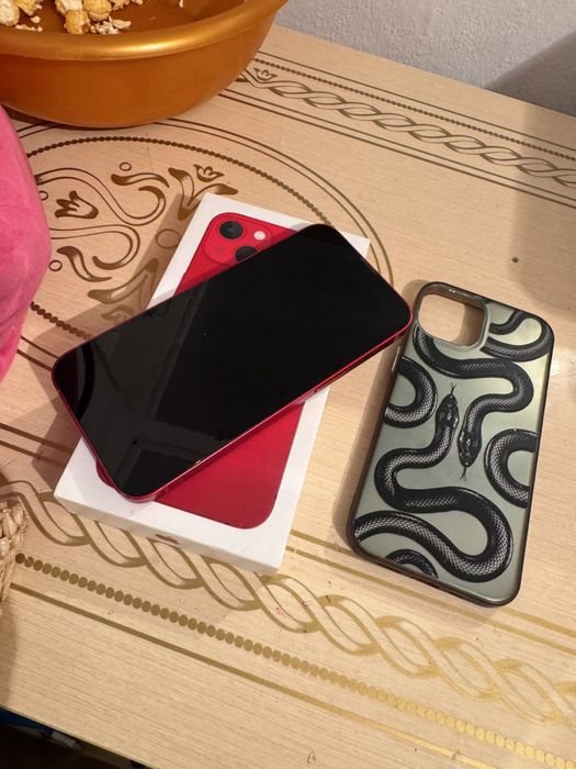 Продам iPhone 13 128GB, красный