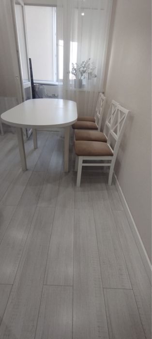 Стол со стульями