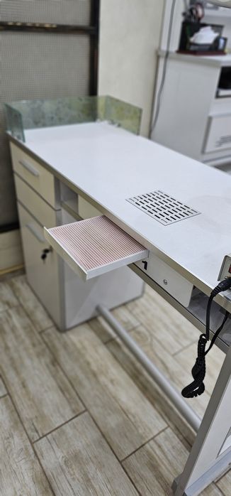 Бюро за маникюр + вграден прахоуловител Profi 1