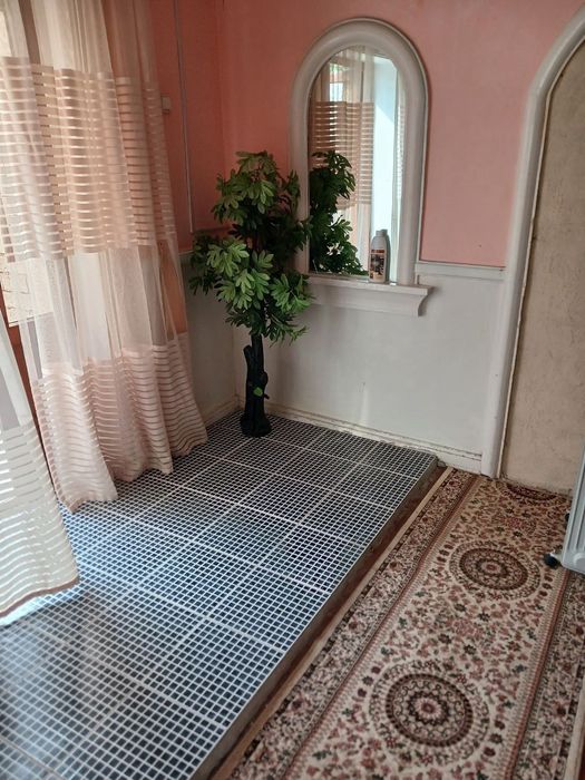 Uy hovli sotiladi sentrdan