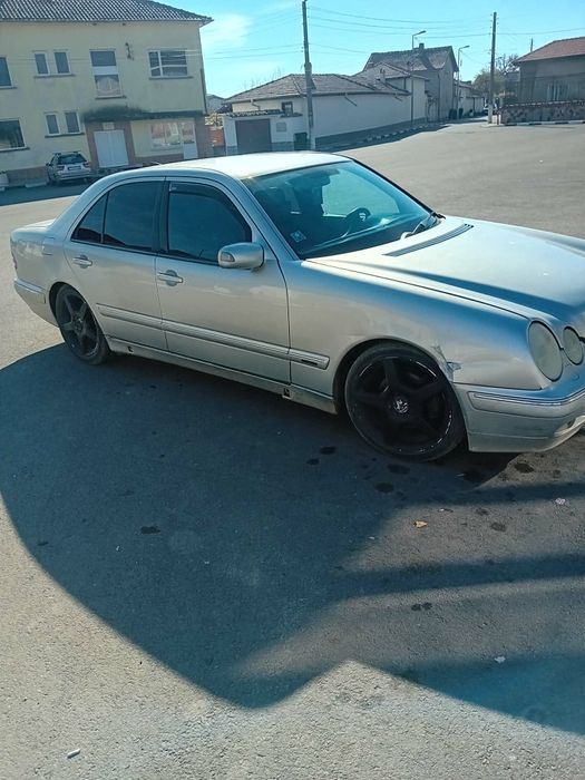 Mercedes  E  320  W 210