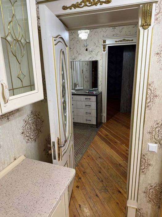 Аренда срочноо Сергили индекс 3 комнатная 1 этаж