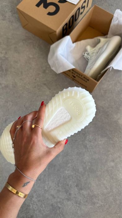 Yeezy Boost 350 V2 Cloud White