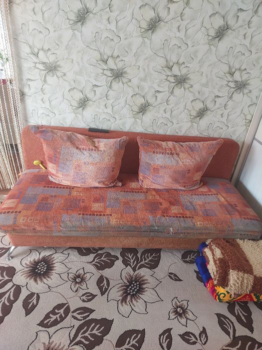 Продам диван и стулья