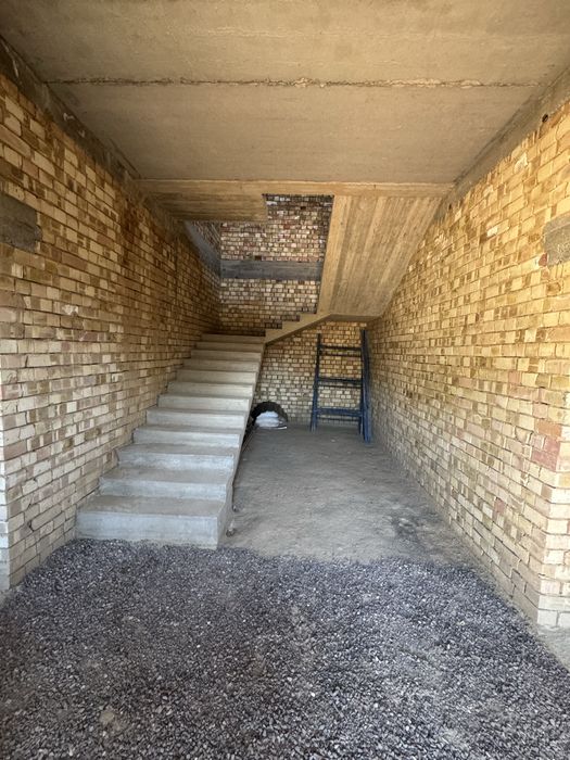 Участка дом продоется Чирчик 500 ка, 2 этаж, 6 ком, 198м2, 3 сотих