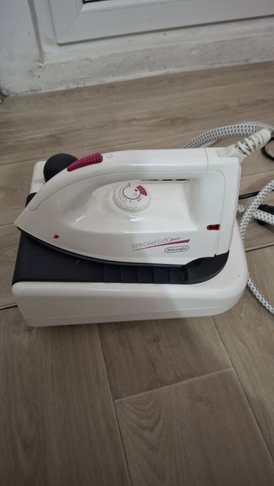 Statie de călcat Delonghi