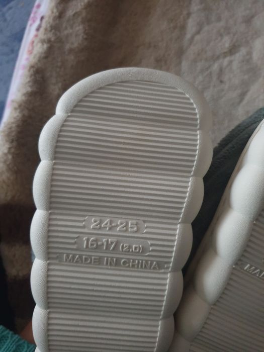 Продам детскую домашнию обувь