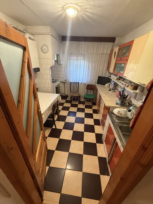 VÂND Apartament 4 Camere Decomandat Bilateral, 82,9 mp, 2 Băi, Et.2/4, Centrală, Boxă - Craiovita Nouă