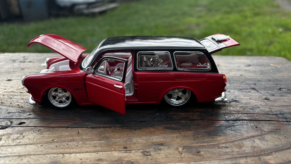 Macheta vw 1600 squareback Maisto Floresti • OLX.ro