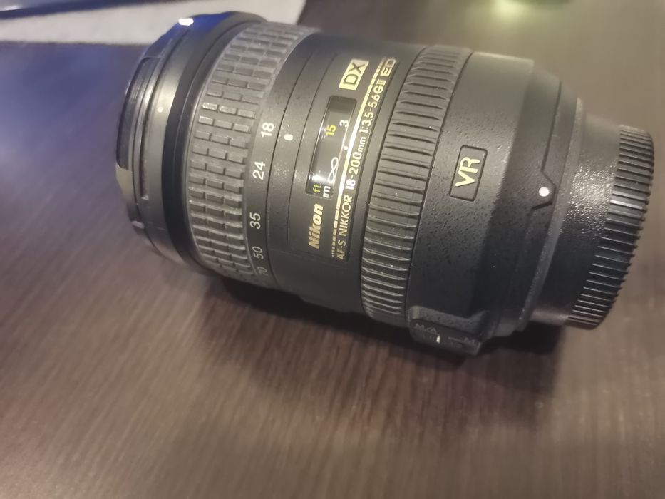 Nikon obiectiv 18-200 VR