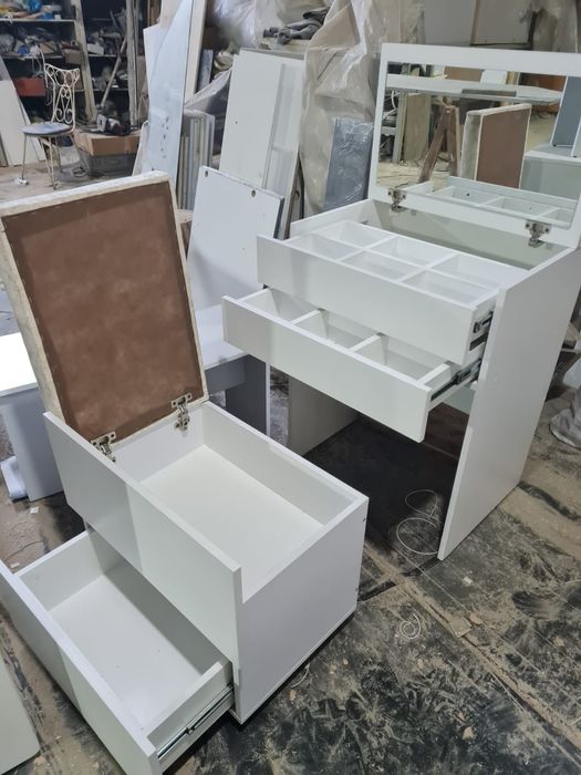 Продам камод с пуфиком