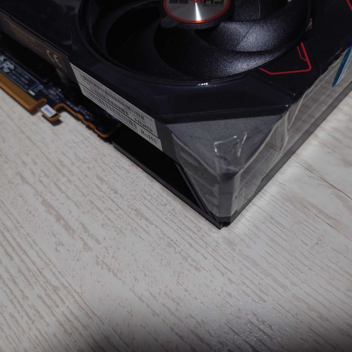 Vand placa video AMD RX 9060XT 16GB Sapphire Pulse OC nou nouta