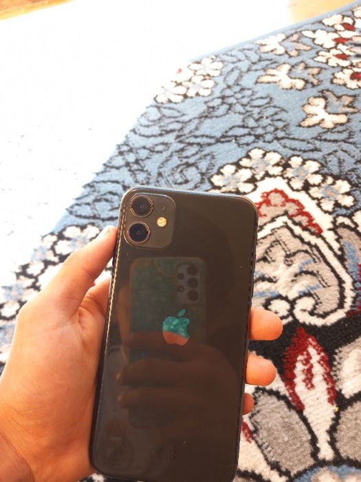 IPhone 11 sotiladi holati yaxshi karobka dokmentibor zaryadchik chexol