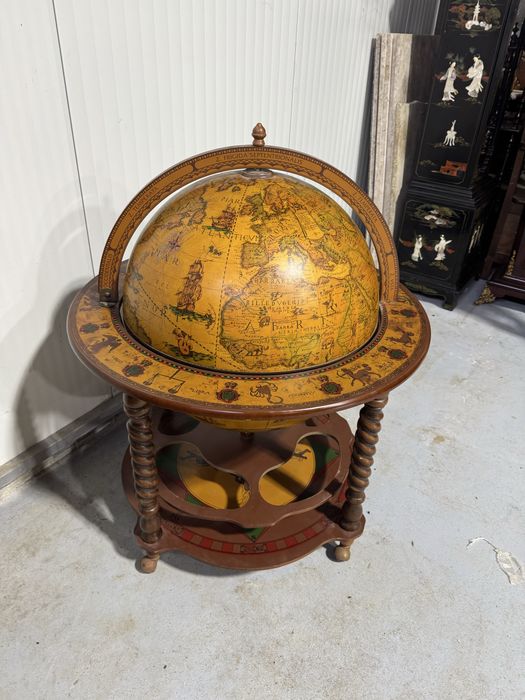 Bar glob pamantesc de dimensiuni mari