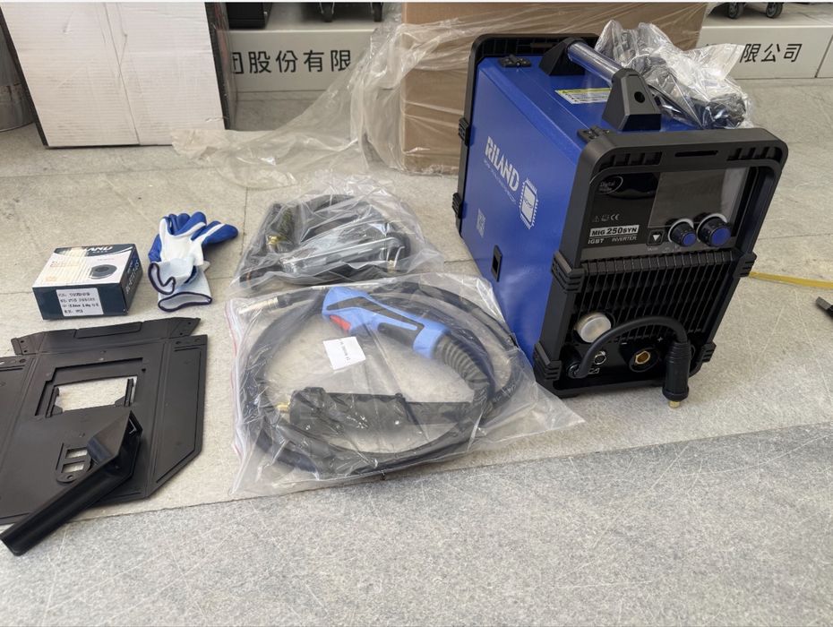 Сварочный аппарат “RILAND” MIG 200/MIG250 SYN  220v. плуавтомат