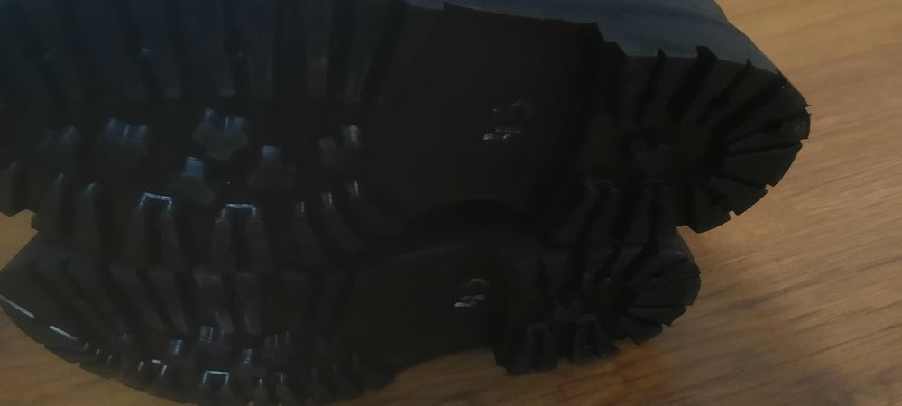 Унты  кожанные .