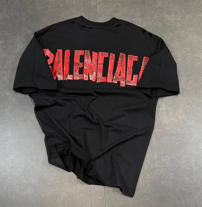 Продавам тениски на Balenciaga
