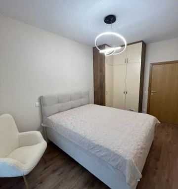Дава се под наем Тристаен апартамент в София, Зона Б-18 - 100 кв.м за 896.58 € - Снимка #2