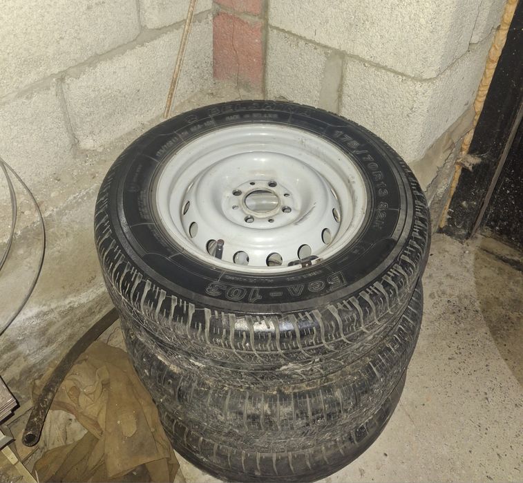 Жаксы балондар сатылады R 13 келіп коріндер балондары жақсы 4 диск жаң