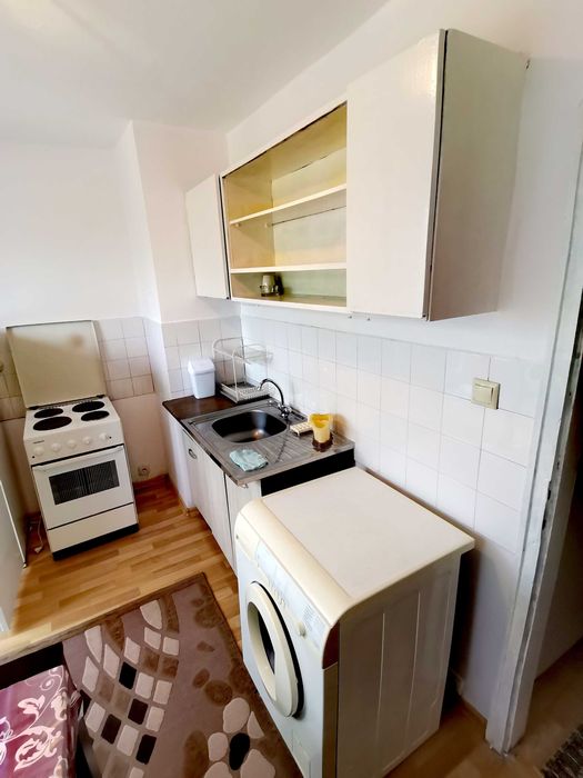 Дава се под наем Едностаен апартамент в Бургас, Славейков - 42 кв.м за 204 € - Снимка #2