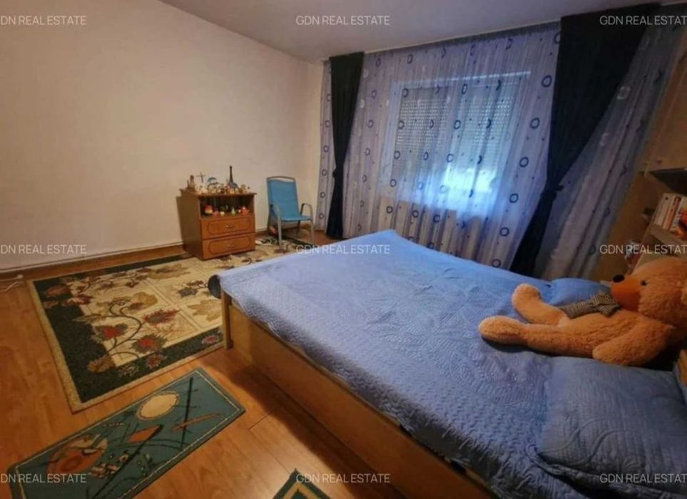 Apartament 3 camere zona Oblemenco/Parcul Tineretului 2012