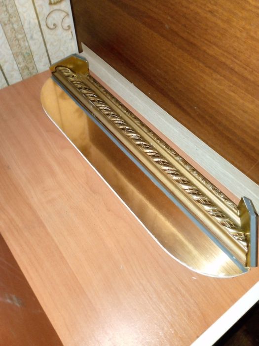 Зеркало на подставке