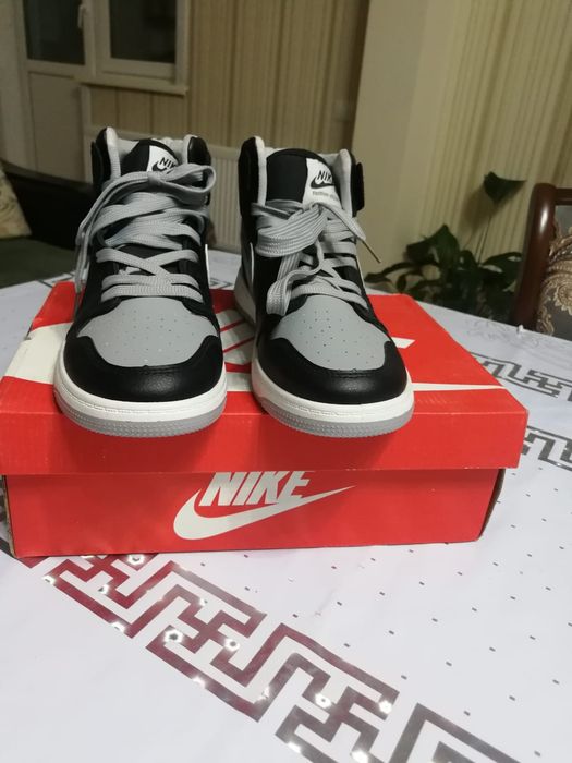 Продаются кроссовки уни