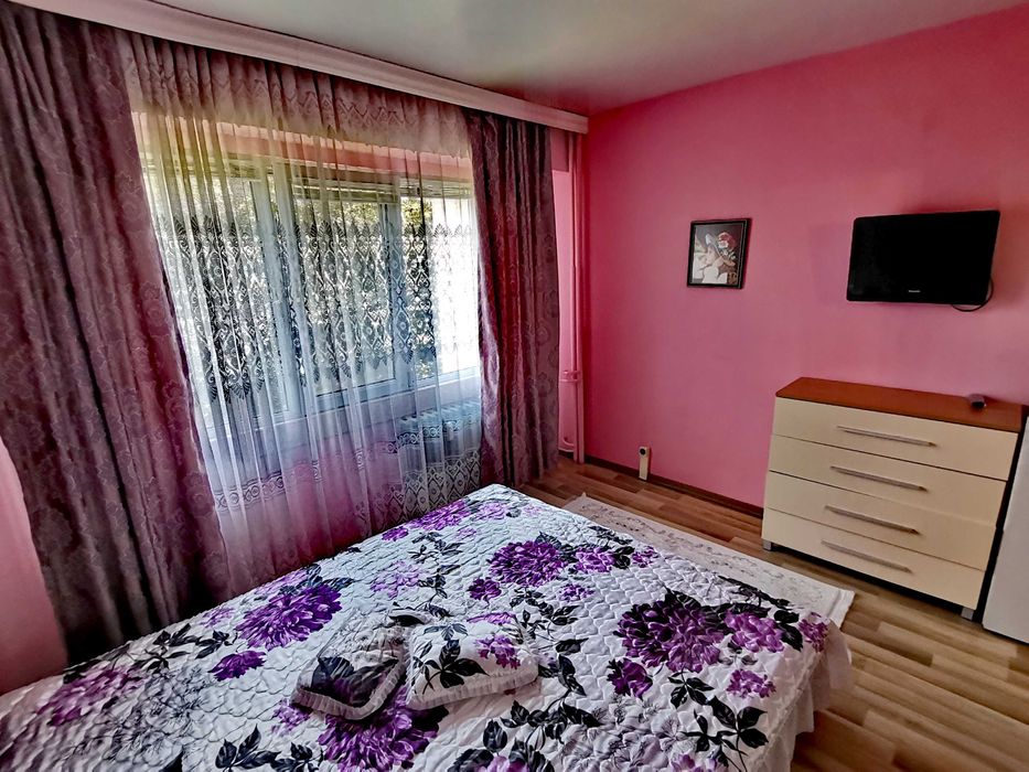 Дава се под наем Двустаен апартамент в Бургас, Изгрев - 68 кв.м за 204 € - Снимка #1