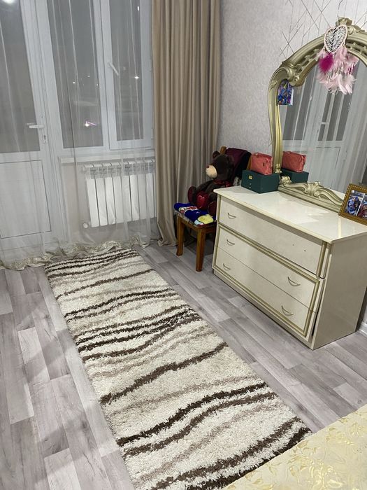 Зеркало, ковер, шторы