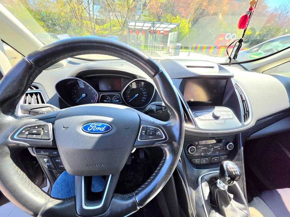 Продавам Ford C-Max 1. 0 EcoBoost Titanium