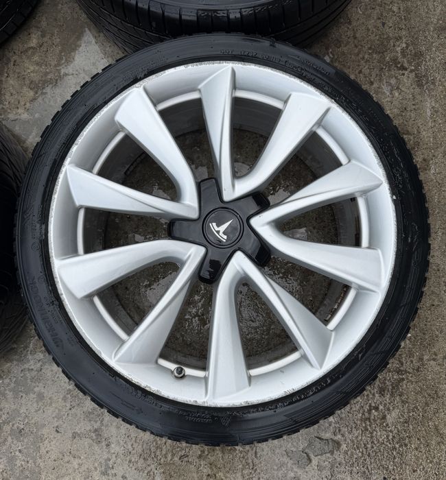 Jante / Roti Tesla Model 3 : 235 40 19