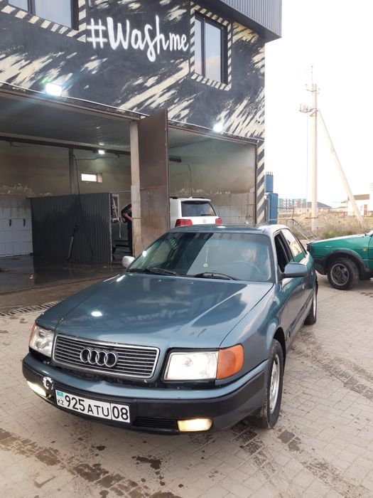 Автомобиль Ауди С4