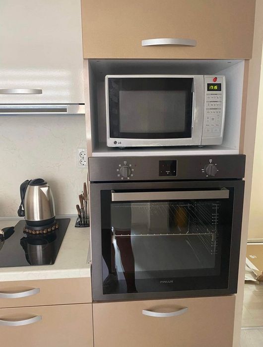 Дава се под наем Двустаен апартамент в Варна, Колхозен пазар - 45 кв.м за 357 € - Снимка #2