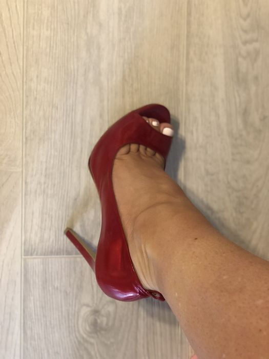 Червени лачени обувки маркови 37 номер