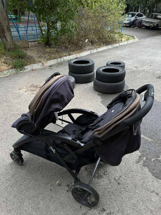 Продам двухместную коляску