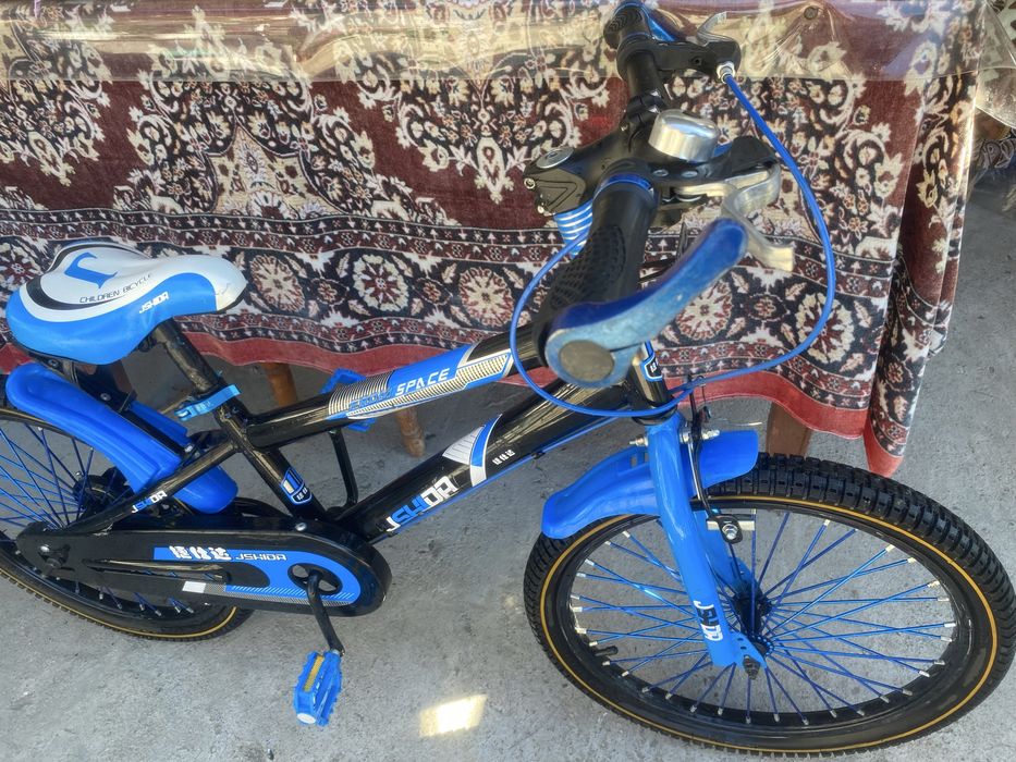 Vand bicicleta baiat noua