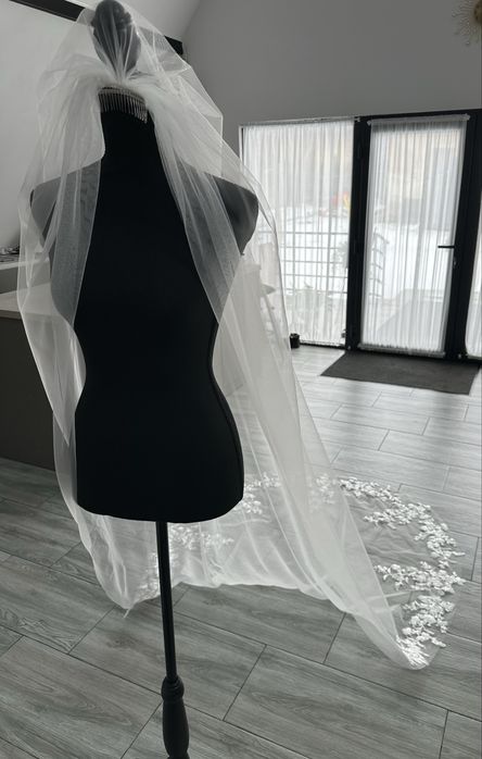 Voal ivory sau alb cu dantela