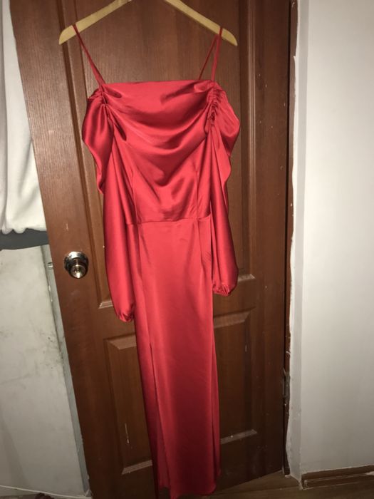 Красное платье